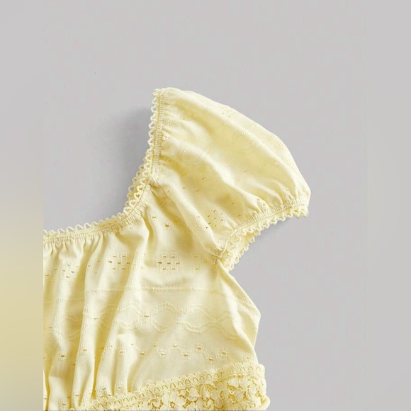 NWT Puff Cap Sleeve Eyelet Embroidery Shirt, Size Large, Yellow - Picture 4 of 8